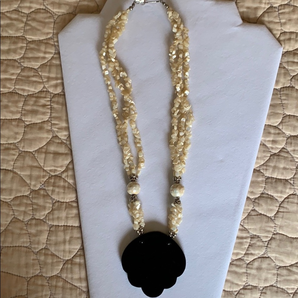Shell Necklace - Picture 6 of 7